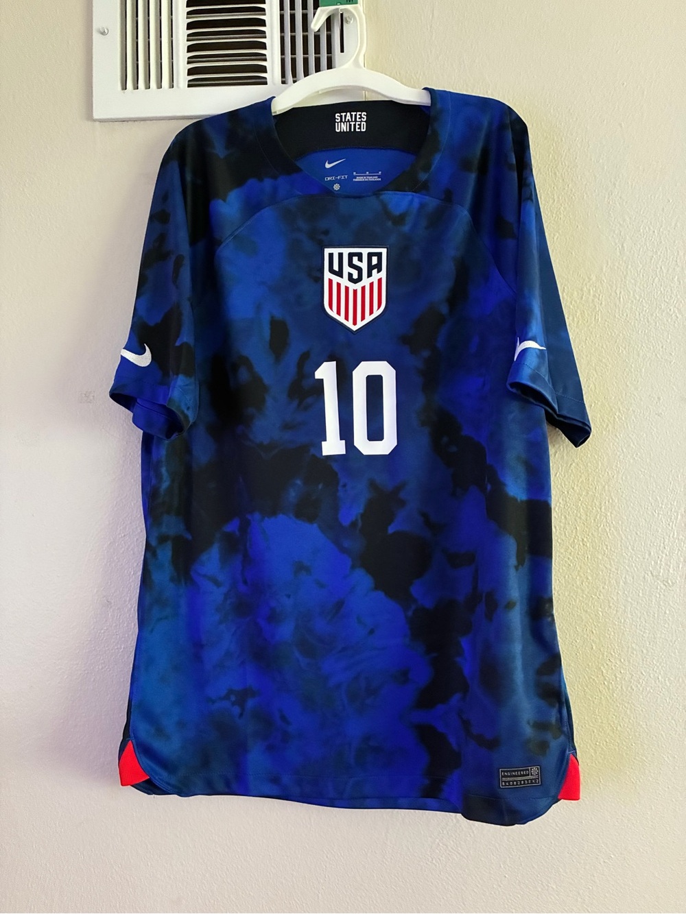 Nike Men’s Christian Pulisic 2022 World Cup away jersey